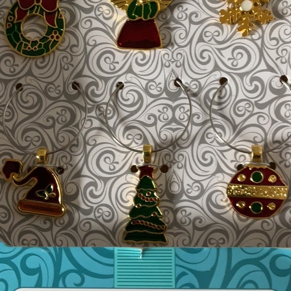 Rose & Robin Holiday Wine Charms Set - Picture 3 of 5